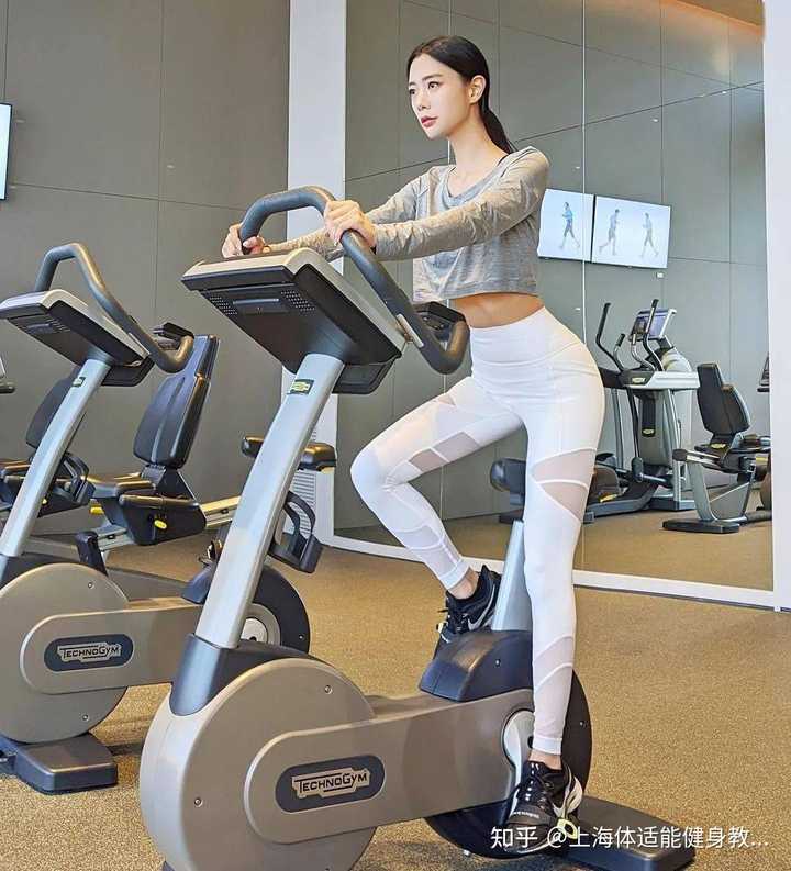 胸大健身美女写真_动漫里胸大又好看的女_大胸健身女