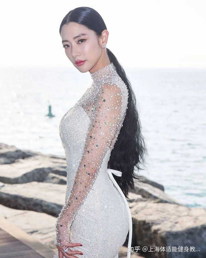 大胸健身女_胸大健身美女写真_动漫里胸大又好看的女